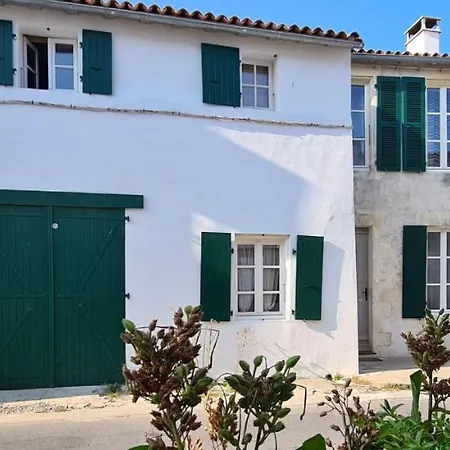 La Martinoise Patio בית הארחה