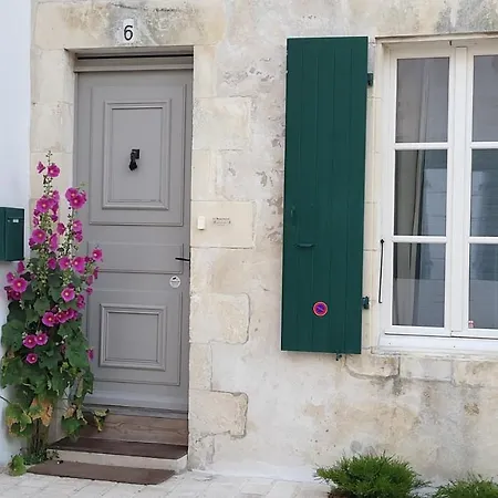 La Martinoise Patio בית הארחה